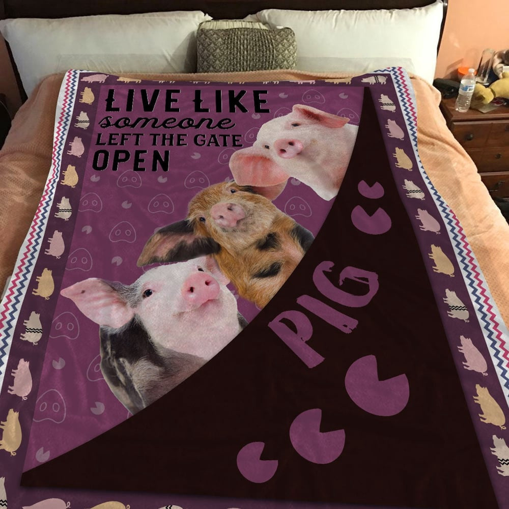 Pig Hoof Pattern Purple Background Blanket, Farm Blanket, Farm Animal Blanket