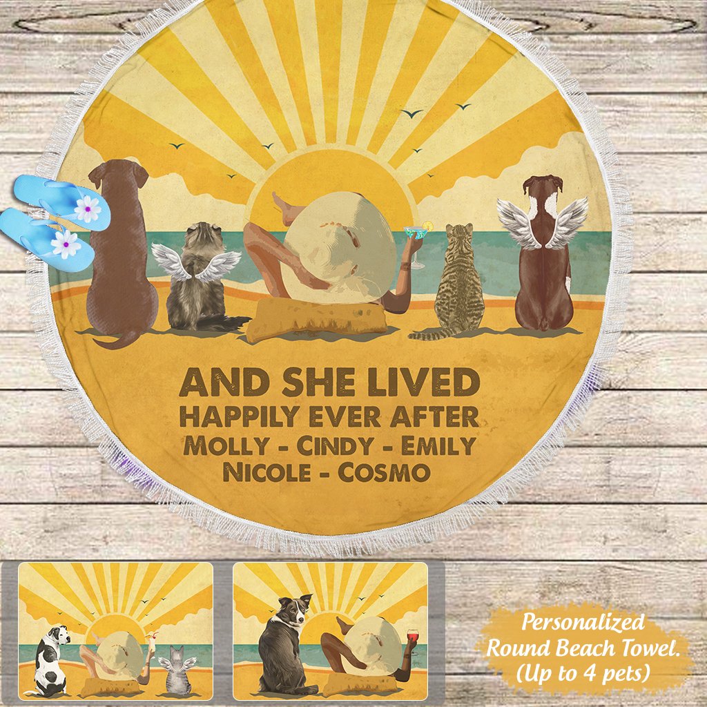 Personalized Round Beach Towel for Pet lovers - Mom with Pets on the Beach - Vintage - Choose up to 4 Pets/Dogs/Cats - Furlidays