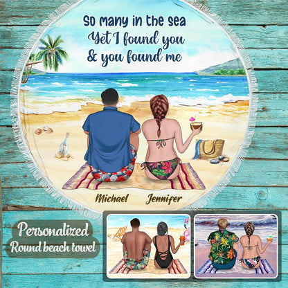 Personalized Round Beach Towel for Couple - Couple on the beach - Furlidays