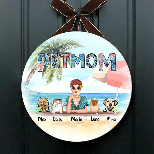 Personalized Door Sign for Pet Lovers - Petmom with Pets on the beach - Choose up to 4 Pets/Dogs/Cats - Furlidays